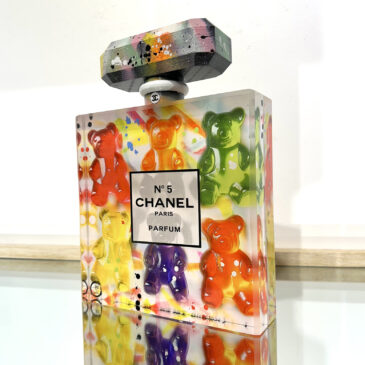 Chanel n°5 bottle, pop art gummy bears