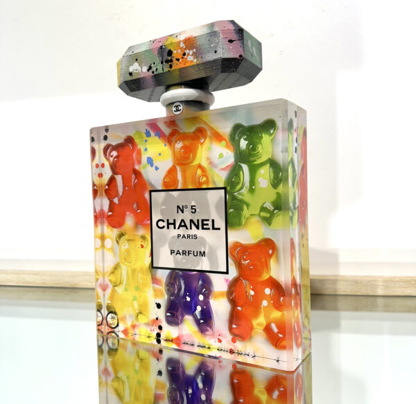 Chanel n°5 bottle, pop art gummy bears