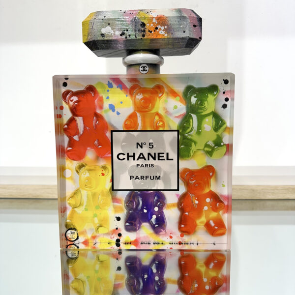 Chanel n°5 bottle, pop art gummy bears - Image 2
