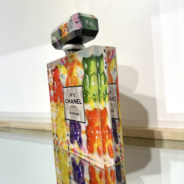 Chanel n°5 bottle, pop art gummy bears - Image 3