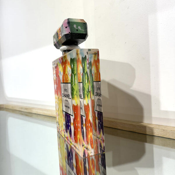 Chanel n°5 bottle, pop art gummy bears - Image 4