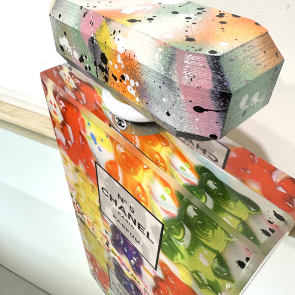 Chanel n°5 bottle, pop art gummy bears - Image 5