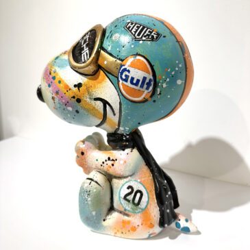 Alternative view of Snoopy is a fan of Steve McQueen