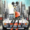 "Peinture contemporaine Pop Art de Patrick Cornée représentant Minnie Mouse devant une Porsche 911 classique, dans un paysage urbain new-yorkais. Œuvre originale sur toile inspirée du street art, du luxe, de la mode et de la culture pop."